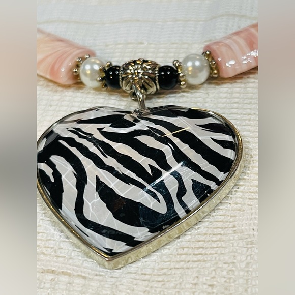 Zebra Heart Pearl Pink Black Pendant Toggle Clasp Chunky Necklace 18” - Picture 2 of 5